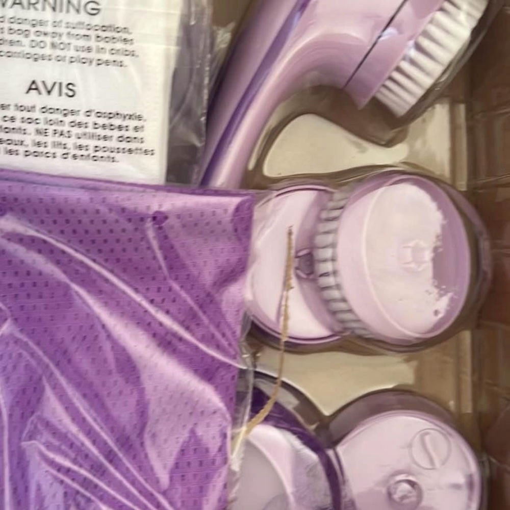 Spinning Shower Brush with Attachments - Picture 2 of 2